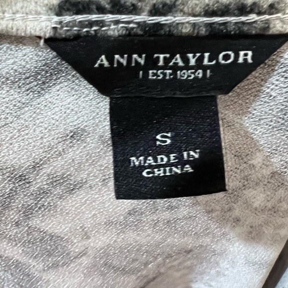 Ann Taylor black and tan side twist top size small NWOT - Picture 5 of 6